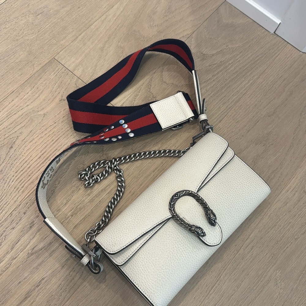 Gucci gorgeous bag with strap 100% authentic